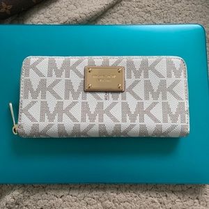 Michael Kors jet set wallet